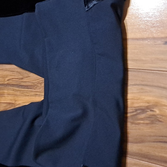 All worthy leggings high waisted, new in bag. - Picture 8 of 8